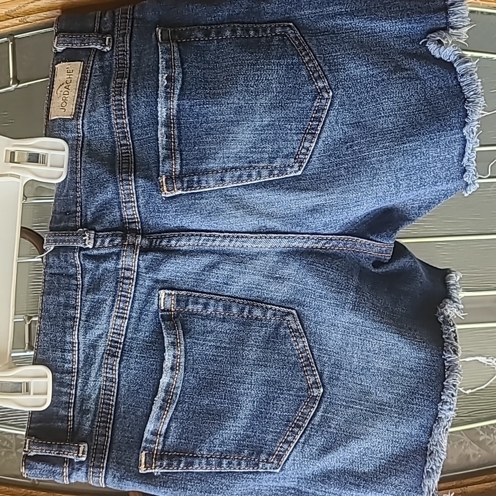 Shorts - Picture 2 of 3